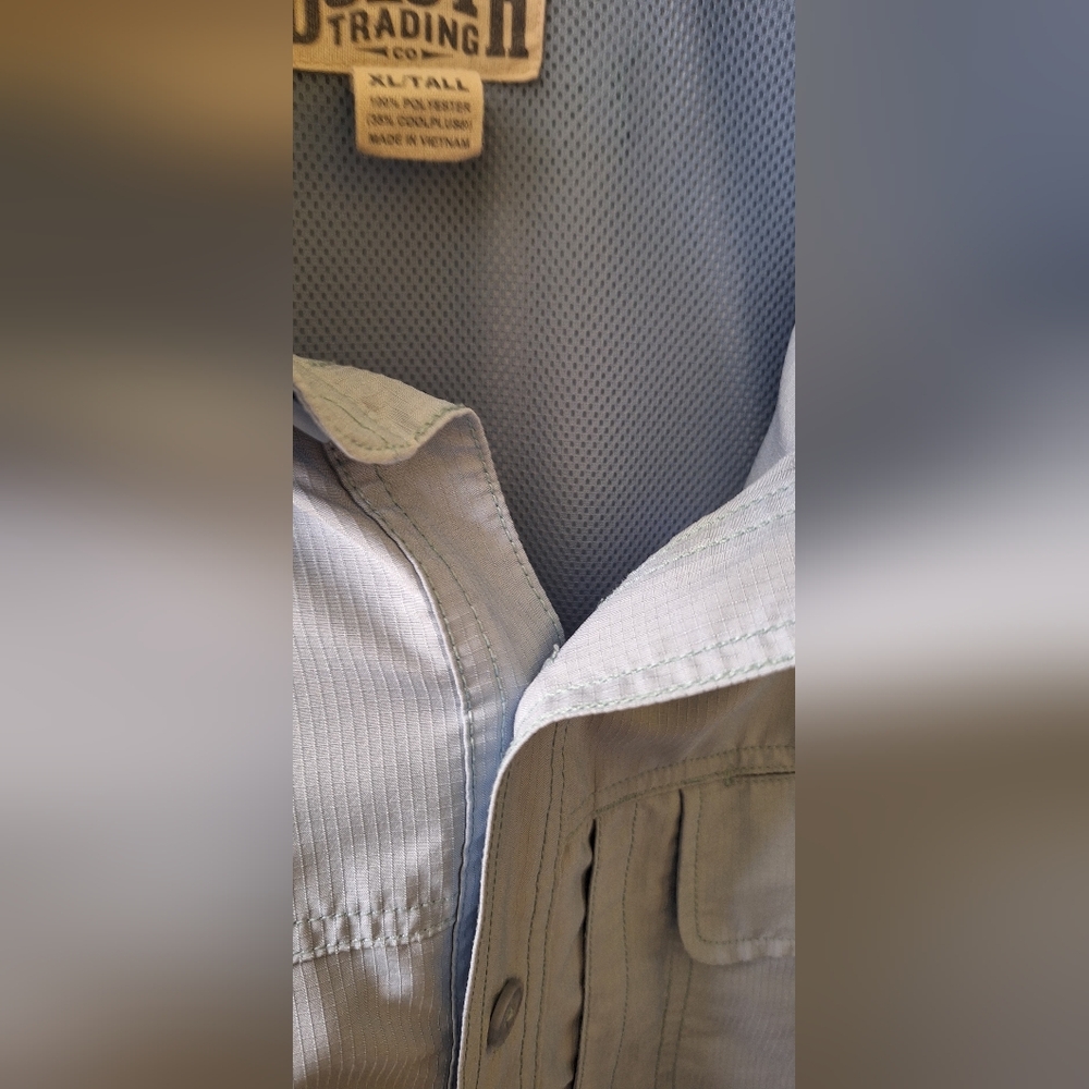 Duluth Trading Co Light Blue Men's Shirt - Picture 4 of 10